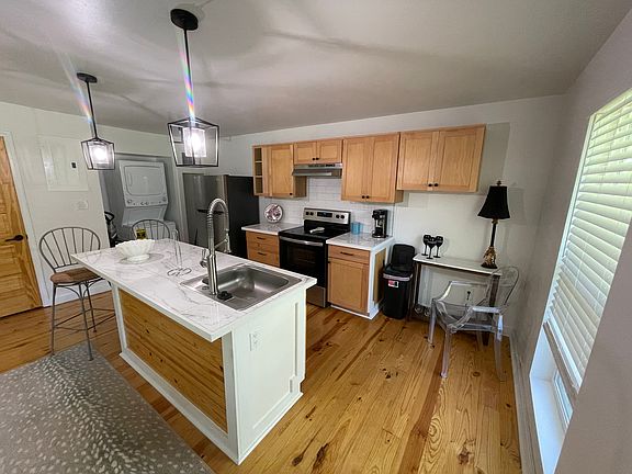 4th image of 592 Royal Oak Dr #4