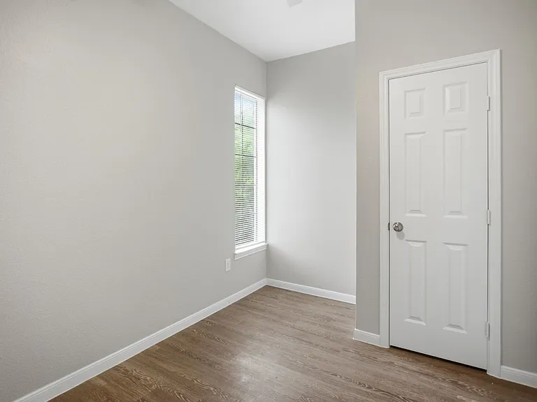 611 Carpenter Ave — Photo 13
