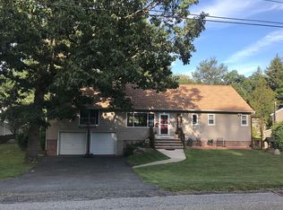 11 Pulaski Dr, Oak Ridge, NJ 07438