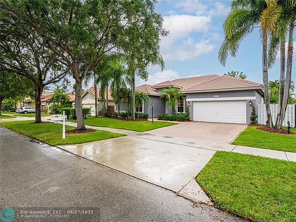 2nd image of 16507 Mariposa Cir S