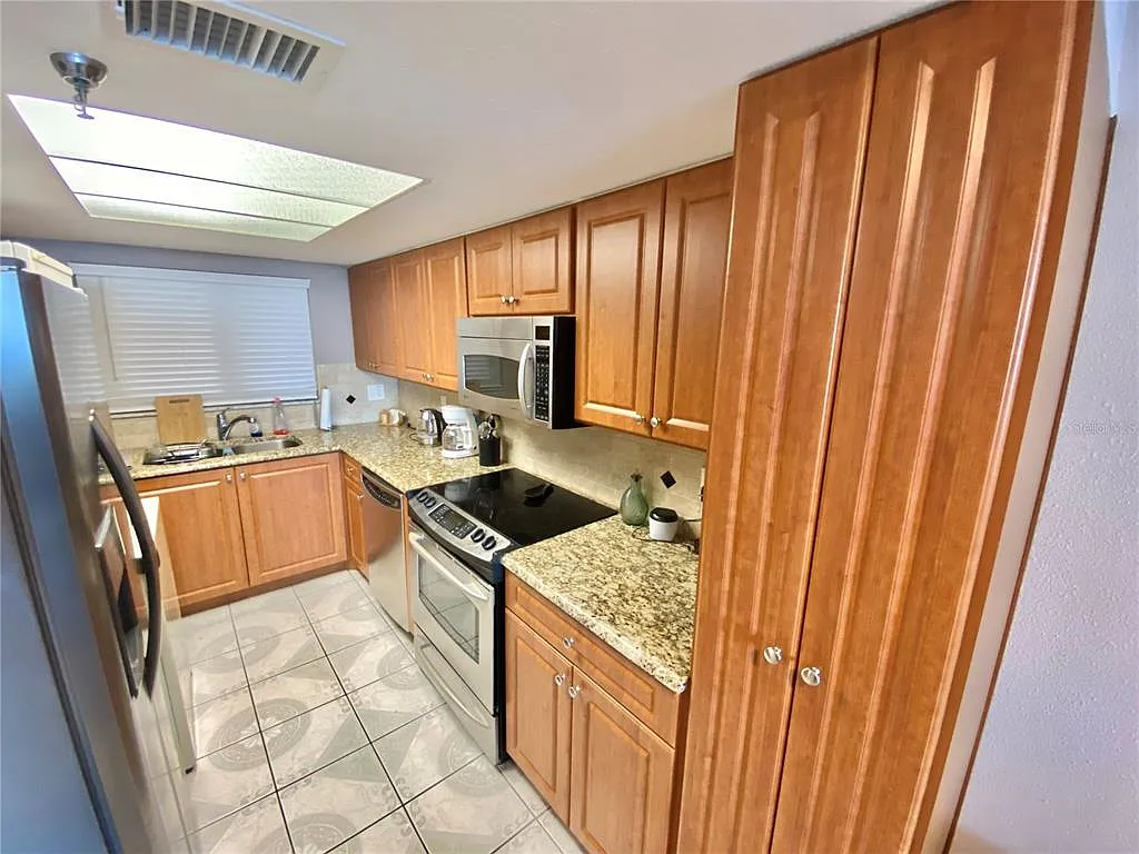 2 bed, 2.0 bath, 950 sqft, $2,500 — Photo 4