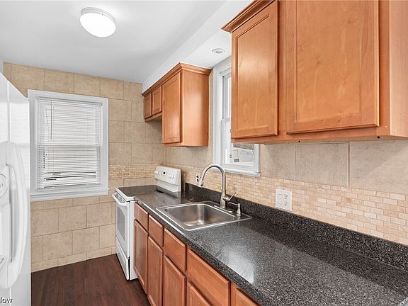 4th image of 1621 Parker Dr
