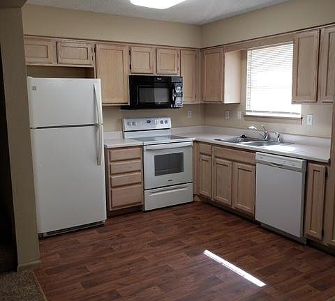 4th image of 1295 NW Phelps Ct