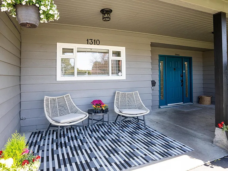 1310 53a St — Photo 7