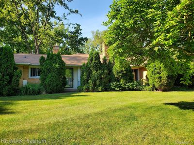 1376 Kra Nur Dr, Burton, MI, 48509