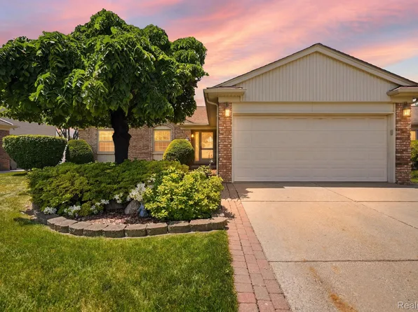 42321 Royal Ln, Clinton Township, MI 48038