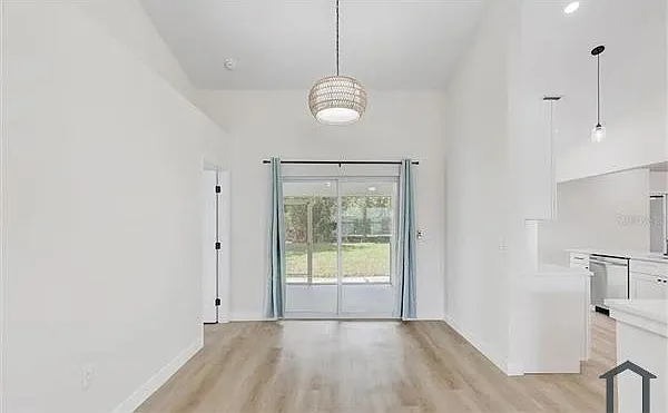 4 bed, 2010 sqft, $3,900 — Photo 4