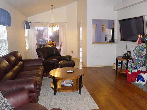2nd image of 107 Burnetts Ct