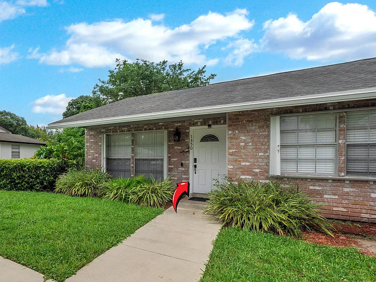 1350 Riverside Cir #1 — Photo 3