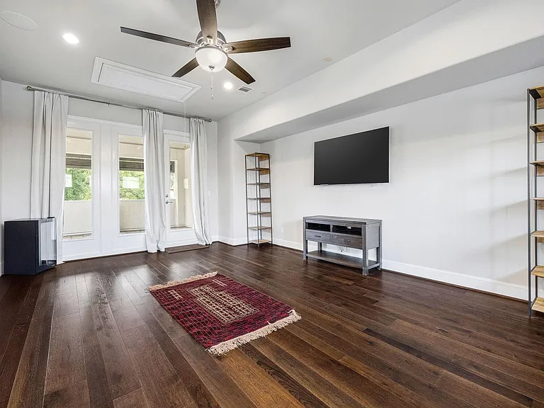 1519 Birdsall St — Photo 22