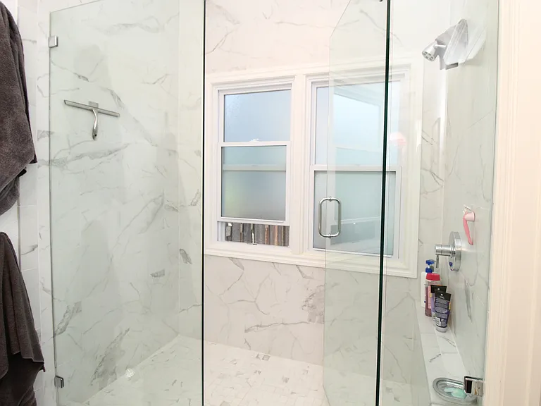 1401 NE Dysart Woods Ln — Photo 24