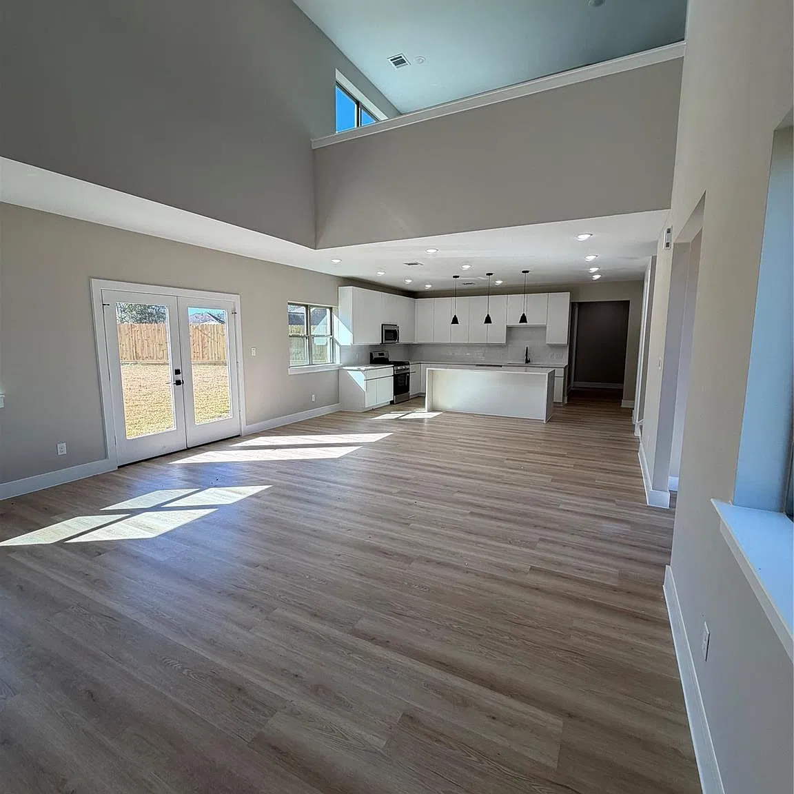 4 bed, 3.5 bath, 2505 sqft, $2,900 — Photo 4