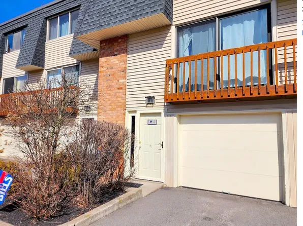 77 Penn Ln, Rochester, NY 14625