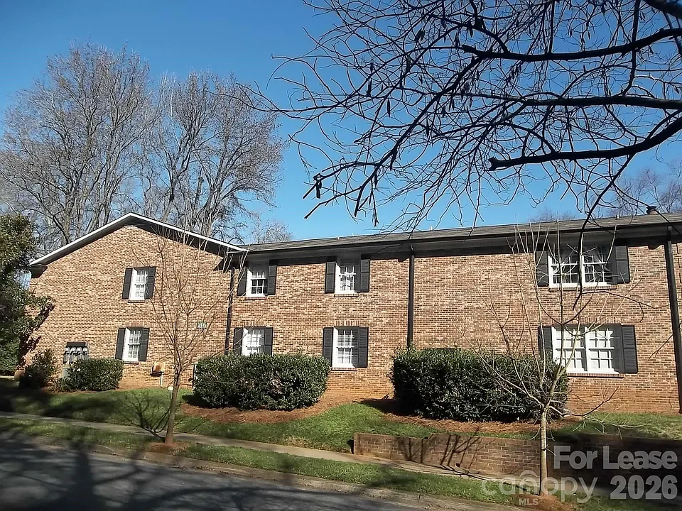2141 Selwyn Ave #202