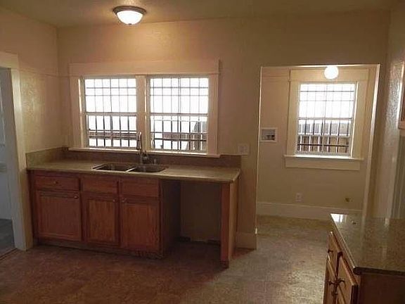 4th image of 780 E 52nd Pl