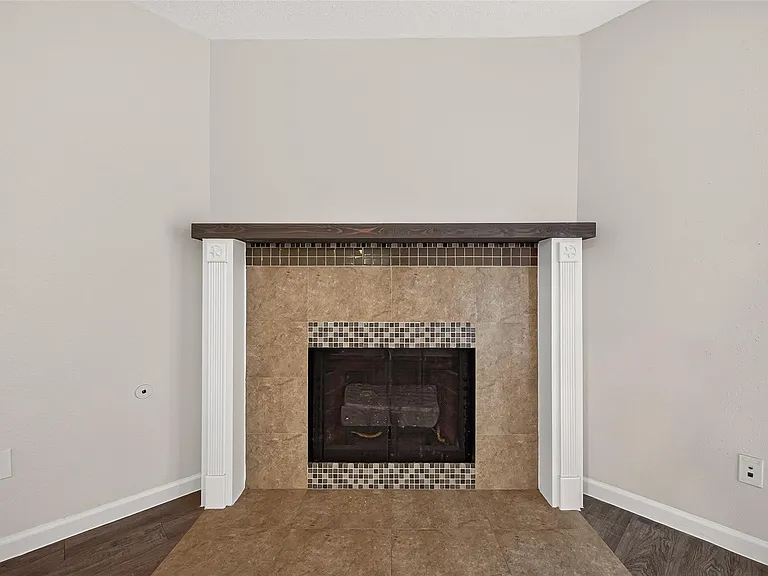 7407 Cortes Dr — Photo 7