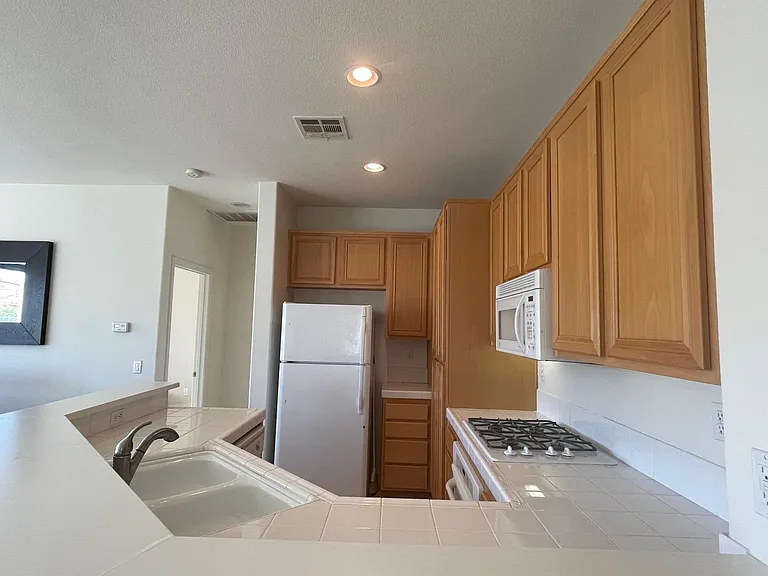 254 Benviana Dr #144 — Photo 6