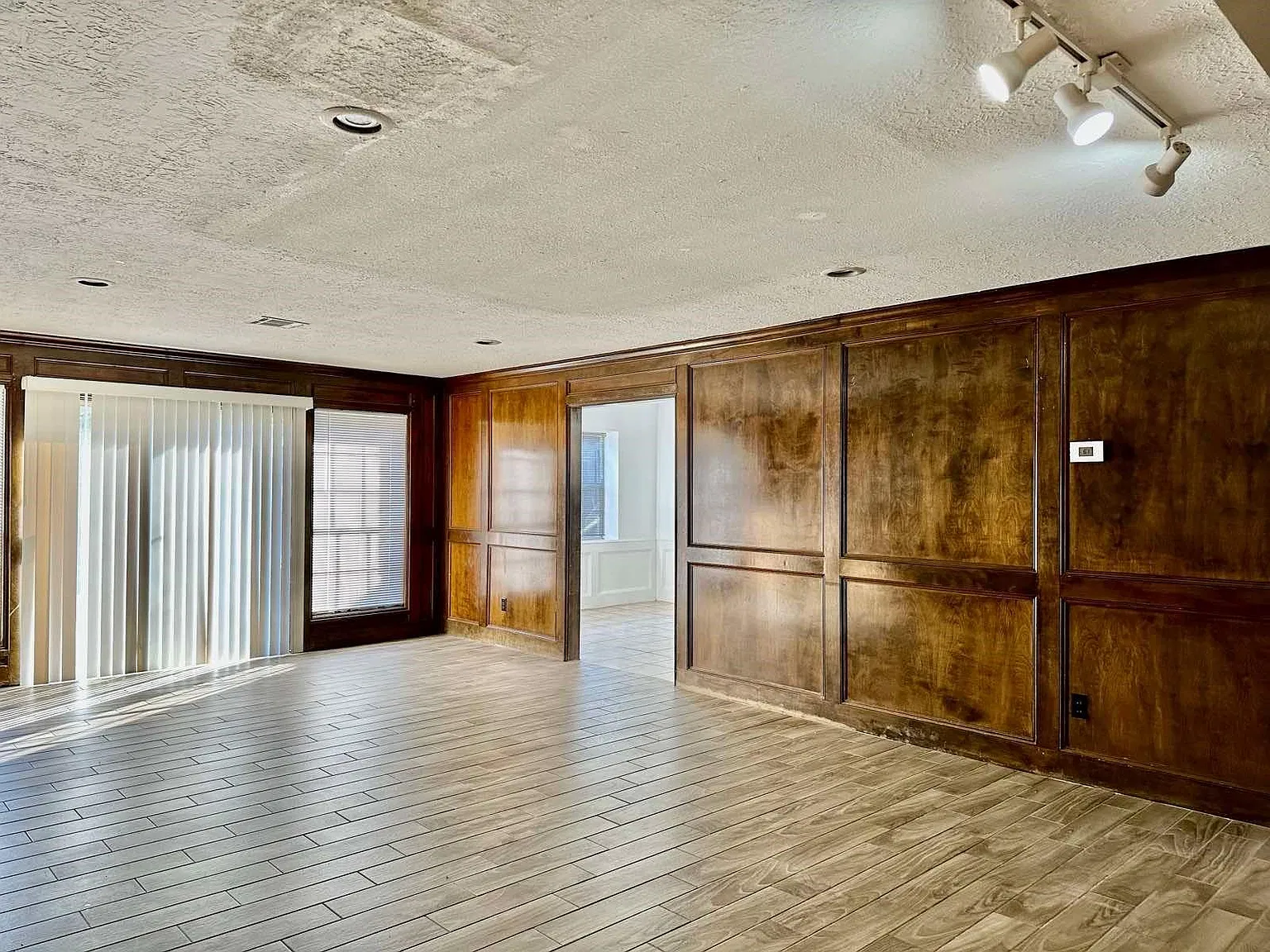 4 bed, 2.5 bath, 2204 sqft, $2,095 — Photo 4