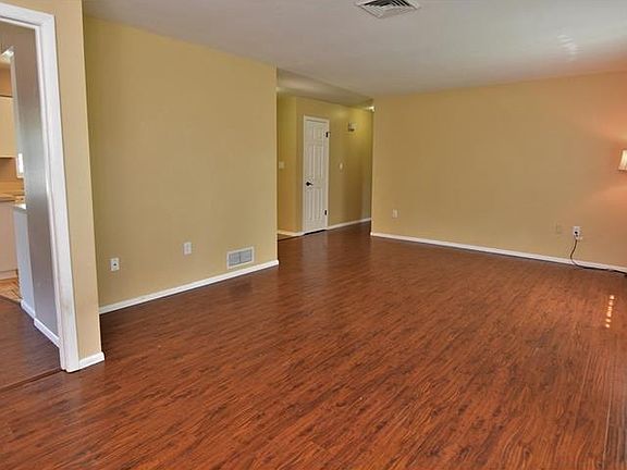 3rd image of 3505 Woodmont Dr