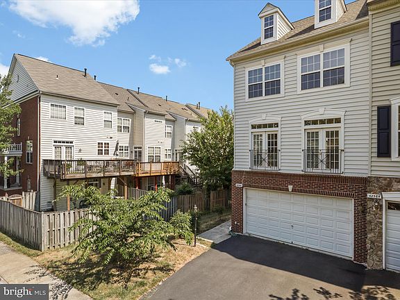 2nd image of 42562 Magellan Sq