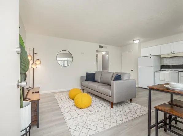 Ashlan Apartments, 1529-1557 E Ashlan Ave #1529, Fresno, CA 93704