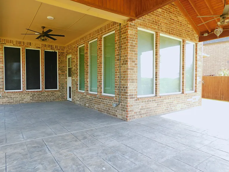 1704 Serra Dr — Photo 34