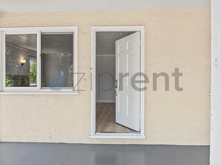 14331 Capri Dr — Photo 5