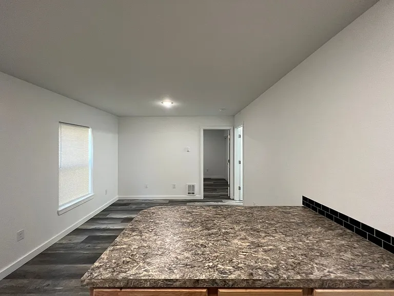 583 N Main St — Photo 7