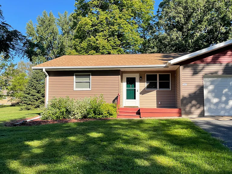 387 Golf Dr — Photo 1