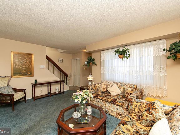 4th image of 29 Chiswick Dr
