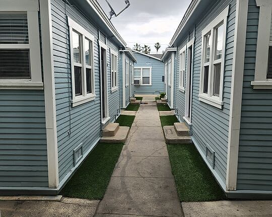 2nd image of 1706 Sherman Pl