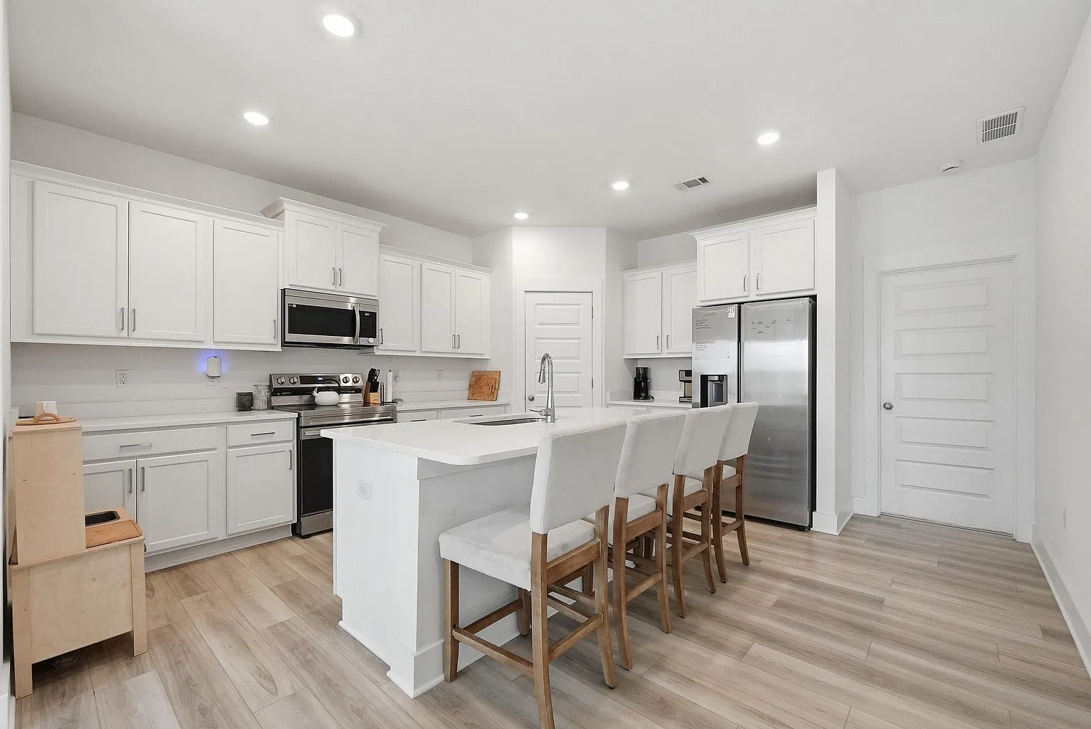 4 bed, 1815 sqft, $1,950 — Photo 3