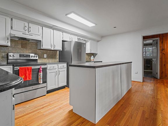 4th image of 408 Rosemary St.