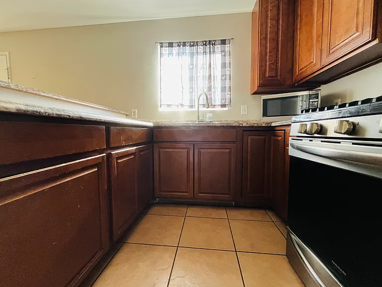215 E Connecticut Ave #215 — Photo 8