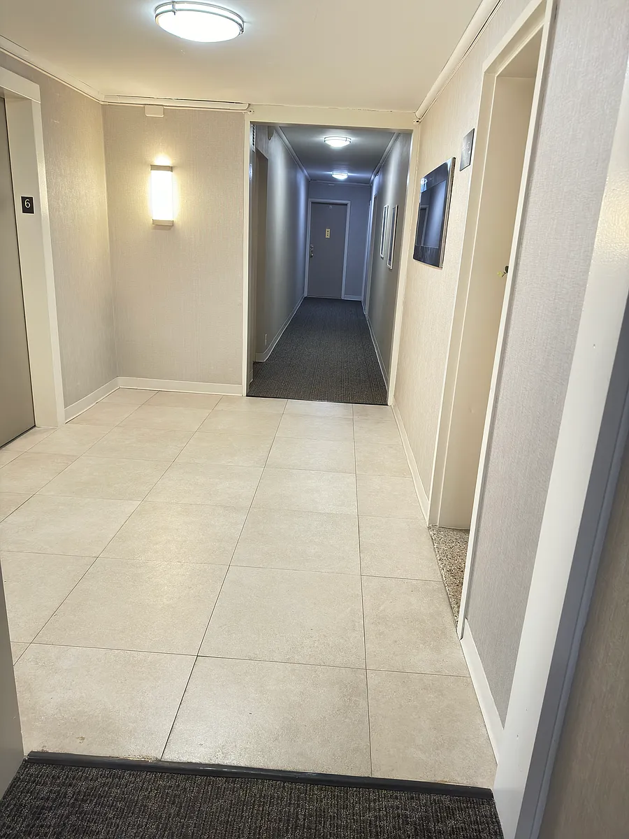 Building Photo - 4430 Douglaston Pkwy #5D