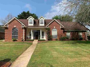 18 Lacey St, Hooks, TX 75561