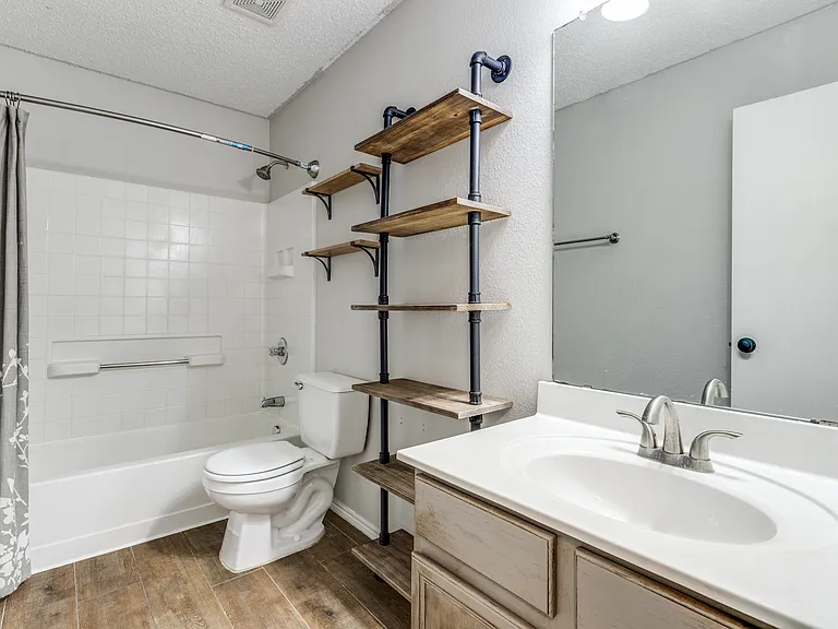 2112 Royal Acres Trl — Photo 15