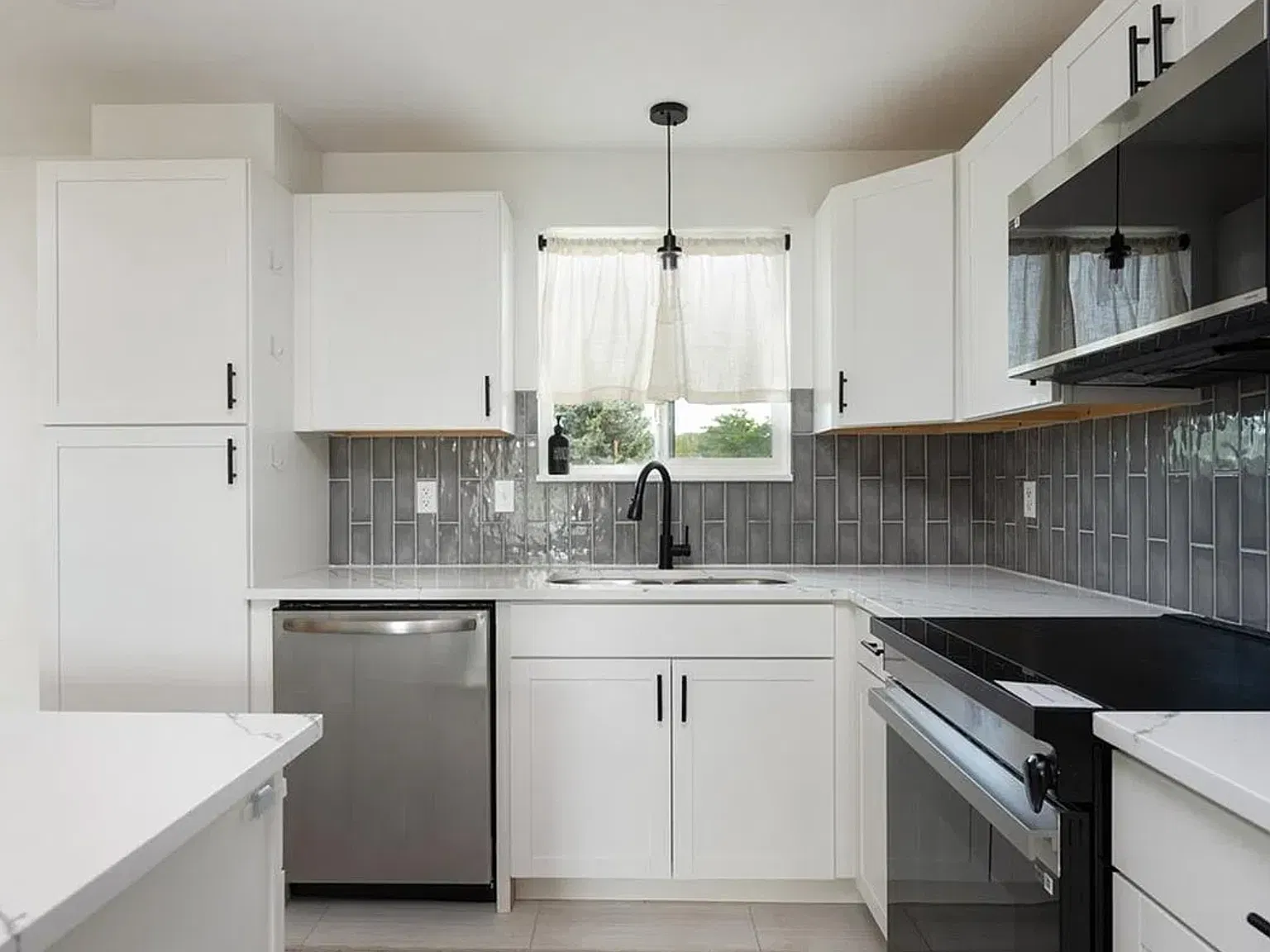 4 bed, 2140 sqft, $3,800 — Photo 3