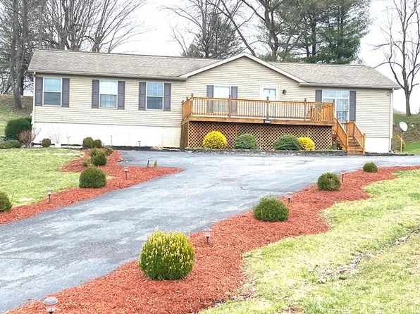 970 Maple Lane, Sistersville, WV 26175