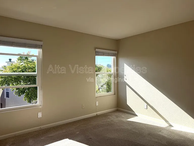 11877 Spruce Run Dr #B — Photo 16