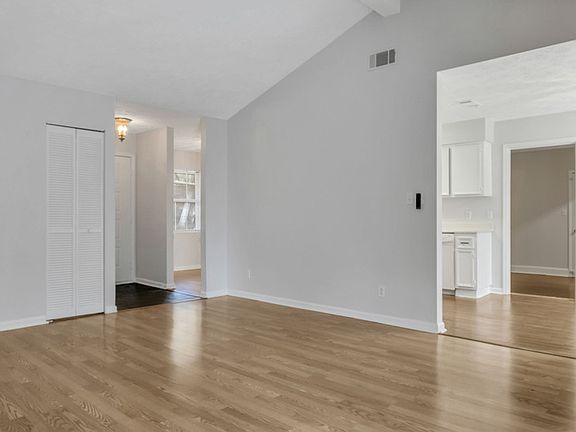 3rd image of 207 Whittington Dr