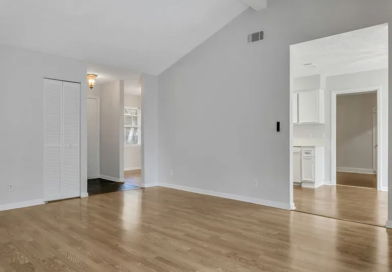 207 Whittington Dr — Photo 3