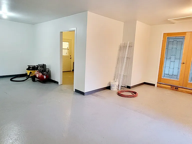 Bonus room for hobbies or workout area!