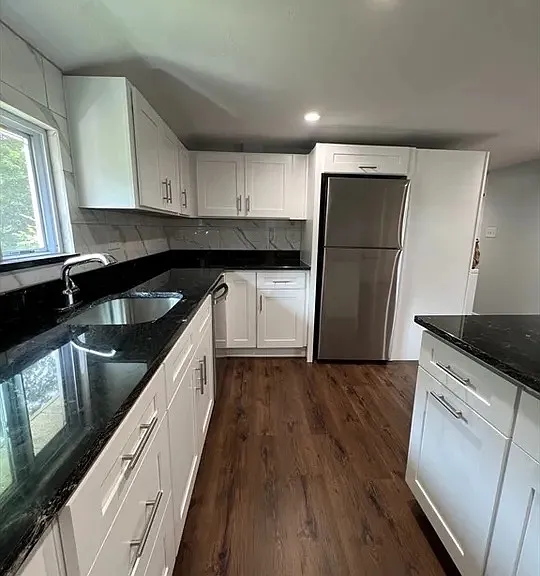 158 Houghton St #B — Photo 10