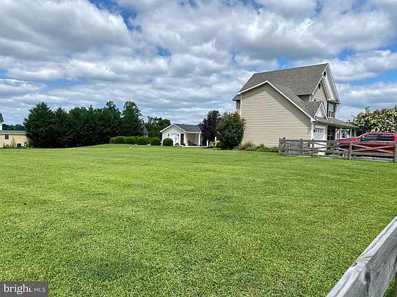 4th image of 104 Hawk Circle Dr