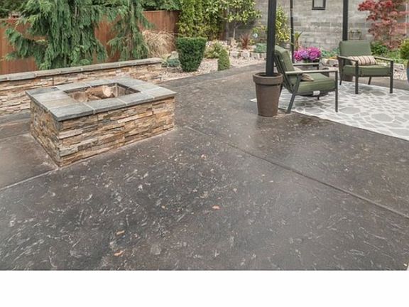 4th image of 1320 SE Columbia Crest Ct