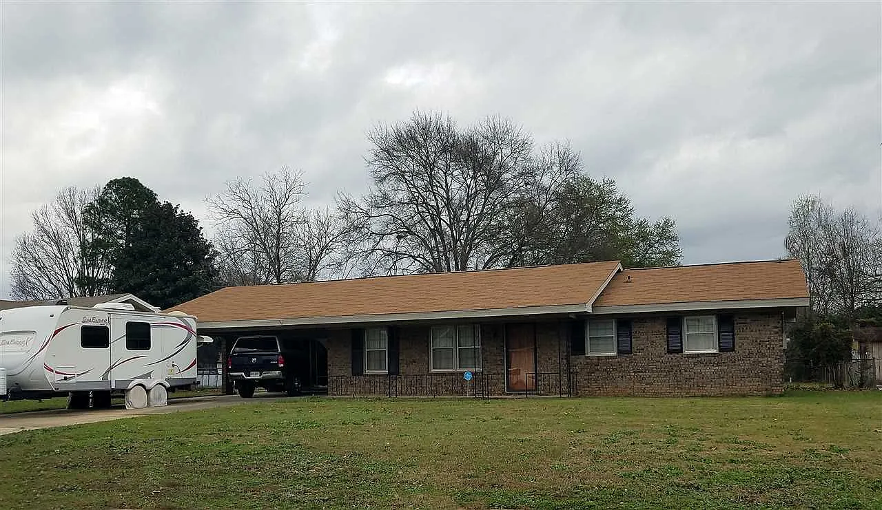 213 Cornell Dr photo 1