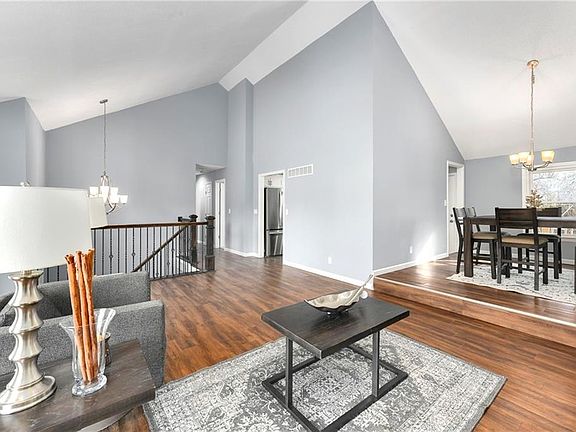 4th image of 15709 W 127th Ter