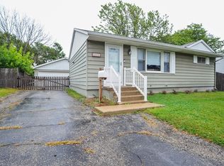 2001 N McAree Rd, Waukegan, IL 60087