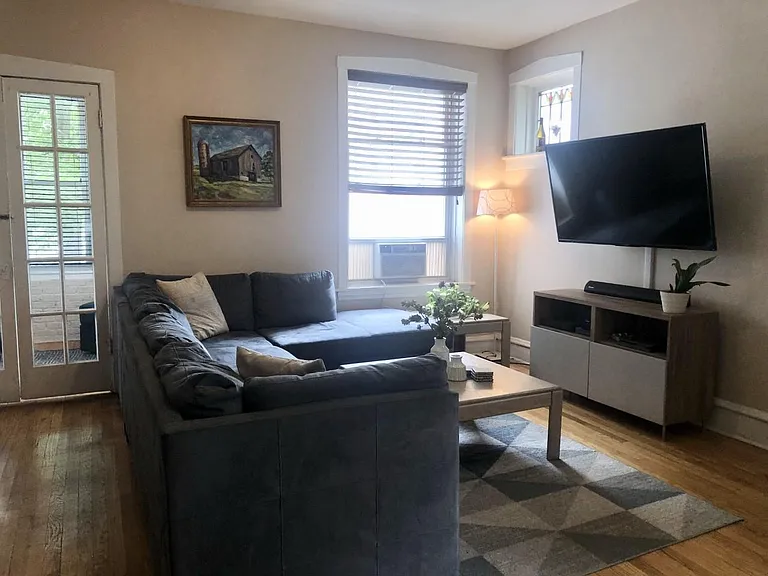4151 N Ashland Ave — Photo 2
